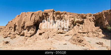 Grotta di mare conosciuto localmente come Grouttes de Messalit, vicino a Tata, sud Anti Atlante del Marocco Foto Stock