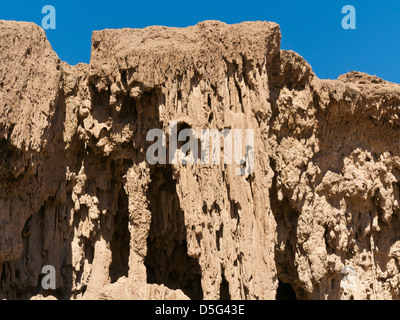 Grotta di mare conosciuto localmente come Grouttes de Messalit, vicino a Tata, sud Anti Atlante del Marocco Foto Stock