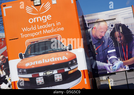 Ornge Servizi di ambulanza Van Foto Stock