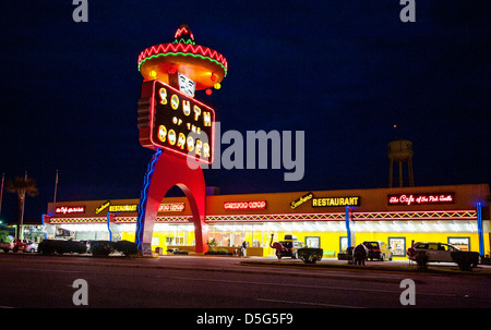 ASouth di confine illuminato di notte sulla Interstate 95 in Carolina del Sud Foto Stock