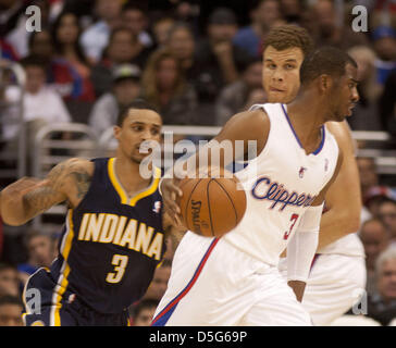 1 aprile 2013 - Los Angeles, California - Los Angeles Clippers Chris Paul controlla la sfera durante la prima metà del gioco contro Indiana Pacers alla Staples Center a Los Angeles California lunedì 1 aprile 2013..ARMANDO ARORIZO (credito Immagine: © Armando Arorizo/Prensa Internacional/ZUMAPRESS.com) Foto Stock