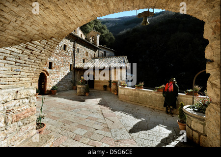 Il luogo dove San Francesco di Assisi ha trovato ispirazione per la sua dottrina all Eremo delle Carceri Hermitage Assisi Umbria Italia Foto Stock