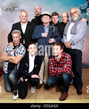 'The Hobbit' protagonisti Jed Brophy, Mark Hadlow, Adam Brown, Graham McTavish, Sylvester McCoy, Stephen Hunter, decano O'Gorman, Peter Hambleton e John Callen frequentando il "C'e di nuovo indietro - The Hobbit Convenzione" tenuto da Mach 30 - Aprile 1, 2013 al Maritim Hotel Bonn, Germania. Marzo 30, 2013 Foto Stock