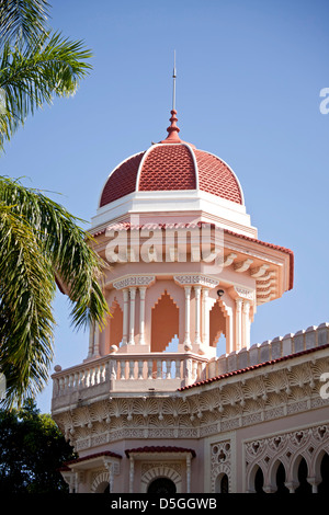 Torre di stile moresco Palacio de Valle o Valle's Palace in Punta Gorda, Bahía de Cienfuegos, Cienfuegos, Cuba, Caraibi Foto Stock