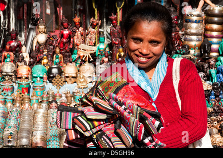 Fornitore di artigianato, Thamel, Kathmandu Foto Stock