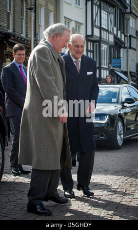 Cambridge, Regno Unito. Il 2 aprile 2013. Il principe Filippo e sir David Attenborough presso la Casa del Senato a Cambridge Regno Unito oggi al lancio del Cambridge Iniziativa di conservazione. Credito: JAMES LINSELL-CLARK / Alamy live News Foto Stock