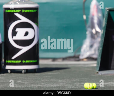 2 aprile 2013 - Charleston, Sc, STATI UNITI - CHARESTON, SC - Apr 02, 2013: Anna Tatishvili (GEO) gioca contro Sabine LISICKI (GER) durante il secondo turno azione al Family Circle Tennis Center per la Family Circle Cup in Charleston, Sc. Foto Stock