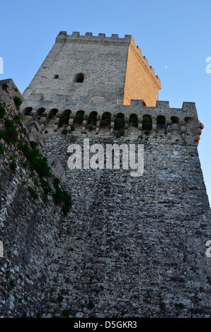 Il castello di Balio nello storico villaggio sulla collina di Erice, Italia. Foto Stock