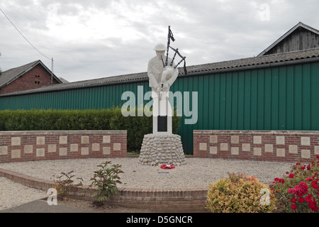 Pipers Memorial, dedicata a tutti i pipers caduti durante la Grande Guerra, a Longueval, Somme Picardia, Francia. Foto Stock