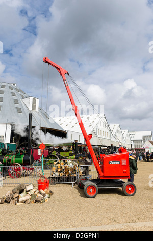 Vintage vapore veicoli guidati sul display a Chatham Historic Dockyard. Foto Stock