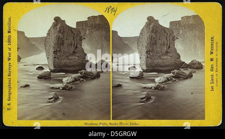 Questa immagine stereografica del 1874 raffigura Shoshone Falls lungo il fiume Snake in Idaho, catturata da Timothy H. o'Sullivan durante una spedizione del U.S. Geological Survey. Foto Stock