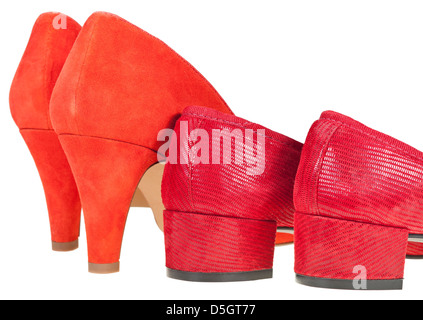 Due coppie heelpieces di rosso scarpe donna isolato su sfondo bianco Foto Stock