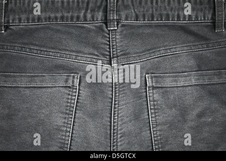 Chiudere di nuovo le tasche di un paio di pantaloni neri Foto Stock