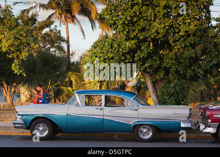 Cuba, provincia di Matanzas, Varadero, anni cinquanta-ser US-fatta di automobili Ford Foto Stock