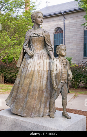 Statua di Abigail Adams e figlio John Quincy Adams, Quincy, MA, Stati Uniti d'America Foto Stock