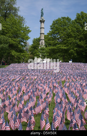 20.000 American flag vengono visualizzate ogni residente in Massachusetts che morì in una guerra negli ultimi cento anni Boston Common Boston Foto Stock