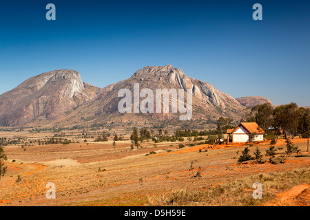 Madagascar, Ambalavao, casa di rocky paesaggio rurale Foto Stock