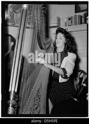 [Ritratto di Adele Girard, Ambasciata turca, Washington, D.C., 193-] (LOC) Foto Stock