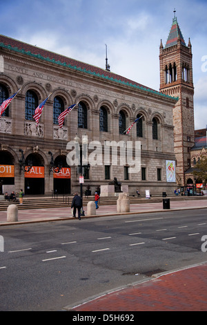 Vista esterna della storica Boston Public Library, edificio McKim, Boston, MA Foto Stock