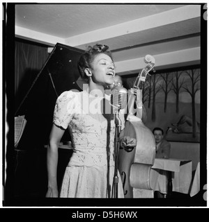 [Ritratto di Maxine Sullivan, Village Vanguard, New York, N.Y., ca. Mar. 1947] (LOC) Foto Stock