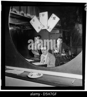 [Ritratto di Terry Gibbs, Harry Biss e Bill (Buddy) De Arango, tre Deuces, New York, N.Y., ca. Giugno 1947] (LOC) Foto Stock