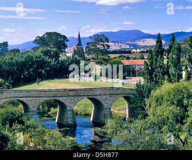 Australia e Tasmania, Richmond, in vista del 1823 - 1825 costruito trusty Richmond Bridge Foto Stock