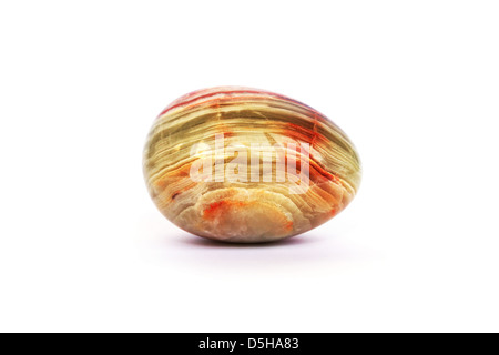 Onyx uovo isolato su sfondo bianco. Foto Stock