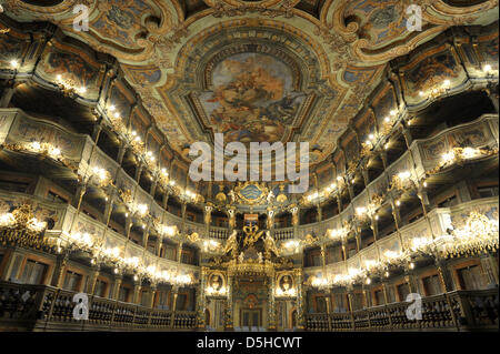 Vista dal principe della scatola in Margravial Opera House di Bayreuth, Germania, 11 febbraio 2010. L'opera house è nominato per una voce come Sito del Patrimonio Mondiale dell'UNESCO. Foto: DAVID EBENER Foto Stock