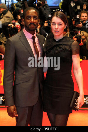 Attrice britannica Olivia Williams e suo marito Rashan arrivano in pietra per la premiere del film "Il ghost writer' durante la sessantesima Berlinale Festival Internazionale del Cinema di Berlino, Germania, 12 febbraio 2010. Il festival si svolge fino al 21 febbraio 2010. Foto: Hubert Boesl Foto Stock