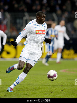 Hoffenheim di Damba Ba controlla la palla durante il match della Bundesliga VfL Bochum v TSG Hoffenheim a rewirpower stadium di Bochum, Germania, 13 febbraio 2010. Bochum ha vinto la partita 2-1. Foto: Rolf Vennenbernd Foto Stock