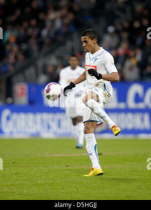 La Hoffenheim Luiz Gustavo controlla la palla durante il match della Bundesliga VfL Bochum v TSG Hoffenheim a rewirpower stadium di Bochum, Germania, 13 febbraio 2010. Bochum ha vinto la partita 2-1. Foto: Rolf Vennenbernd Foto Stock