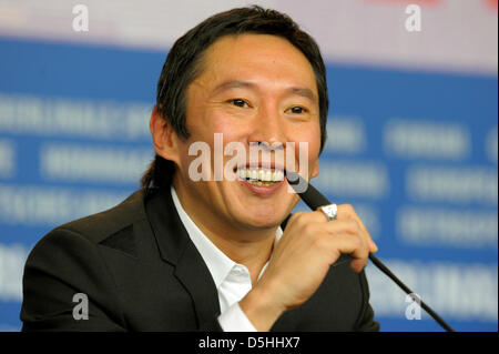 Direttore Niu Chen-Zer Doze assiste la conferenza stampa del film Taiwanese 'Monga' durante la sessantesima Berlinale Festival Internazionale del Cinema di Berlino in Germania, martedì, 16 febbraio 2010. Il film funziona nel Panorama speciale del festival. Foto: Soeren Stache dpa/lbn Foto Stock