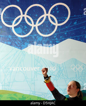 Tatjana Huefner di Germania celebra dopo aver vinto l'oro nella donna la concorrenza di slittino al Whistler Centro di scorrimento durante il Vancouver 2010 Giochi Olimpici, Canada, 16 febbraio 2010. Foto: Peter Kneffel Foto Stock