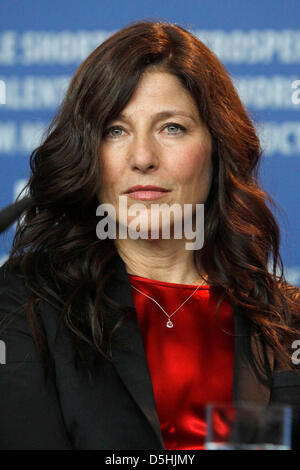 Noi attrice Catherine Keener assiste la conferenza stampa sul film "Si prega di comunicare l' esecuzione in concorrenza durante la sessantesima Berlinale Festival Internazionale del Cinema di Berlino, Germania, 16 febbraio 2010. Il festival si svolge fino al 21 febbraio 2010. Foto: Hubert Boesl Foto Stock