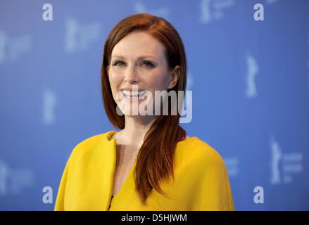 Noi attrice Julianne Moore assiste il photocall del film "I bambini sono tutti diritto' in esecuzione in concorrenza durante la sessantesima Berlinale Festival Internazionale del Cinema di Berlino, Germania, Mercoledì, 17 febbraio 2010. Il festival si svolge fino al 21 febbraio 2010. Foto: Tim Brakemeier dpa/lbn Foto Stock