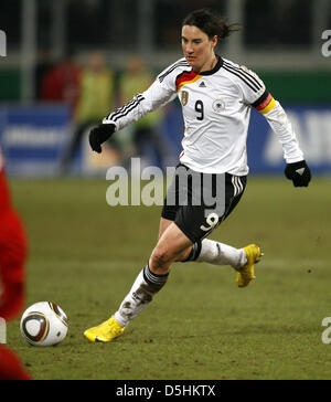 Fußball Bundesliga tedesca Frauen, Deutschland - Nordkorea am Mittwoch (17.02.2010) in der MSV Arena di Duisburg. Die Deutsche Birgit Prinz. Foto: Roland Weihrauch dpa/lnw Foto Stock