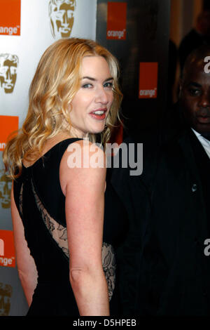 British attrice Kate Winslet arriva per il 2010 Orange British Academy Film Awards (BAFTA) presso la Royal Opera House di Londra, Gran Bretagna, 21 febbraio 2010. Il BAFTAs sono il più grande e più prestigioso British film awards onorando British nonché internazionale talento cinematografico. Foto: Hubert Boesl Foto Stock