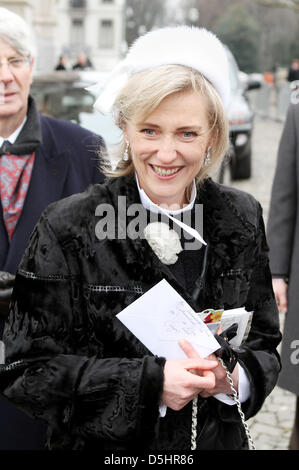 La principessa Astrid del Belgio arriva per una messa speciale per commemorare defunti belga della famiglia reale a Onze-Lieve-Vrouwe chiesa a Bruxelles, Belgio, 23 febbraio 2010. Foto: Patrick van Katwijk Foto Stock