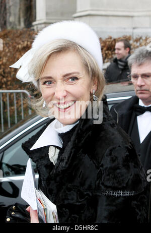 La principessa Astrid del Belgio arriva per una messa speciale per commemorare defunti belga della famiglia reale a Onze-Lieve-Vrouwe chiesa a Bruxelles, Belgio, 23 febbraio 2010. Foto: Patrick van Katwijk Foto Stock