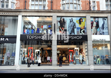 Topshop fashion store in Kensington High Street London REGNO UNITO Foto Stock