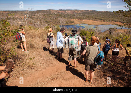 Madagascar, Funzionamento Wallacea, gli studenti e il personale di cui sopra il lago Matsedroy e camp Foto Stock