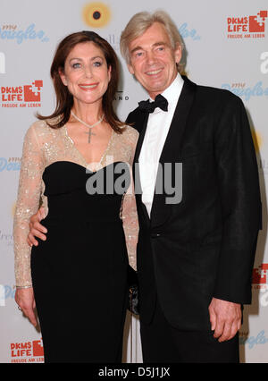 Avvocato Matthias Prinz e sua moglie PR lady Alexandra von Rehlingen arrivare alla 'dreamball 2012' a Berlino, Germania, 21 settembre 2012. Quest'anno la palla di carità si svolge con il motto "Sei bella". Foto: Britta Pedersen Foto Stock