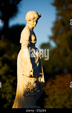 Ballarat Australia / splendida statua dell'era vittoriana chiamata Flora nei giardini botanici. Foto Stock