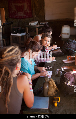 Madagascar, Funzionamento Wallacea, Matsedroy campo di studio Camp, Scuola studenti Foto Stock