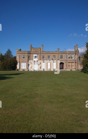 Il Nonsuch Mansion House, situato nei giardini del Parco Nonsuch, tra Cheam and Ewell nel sud di Londra, Surrey, England, Regno Unito Foto Stock