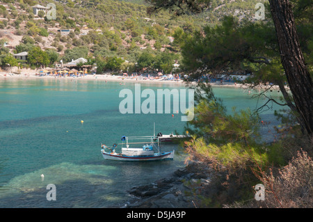 Thassos grecia isola greca settembre Vista verso la spiaggia dalla penisola di Alyki o Aliki Foto Stock