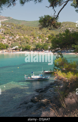 Thassos grecia isola greca settembre Vista verso la spiaggia dalla penisola di Alyki o Aliki Foto Stock