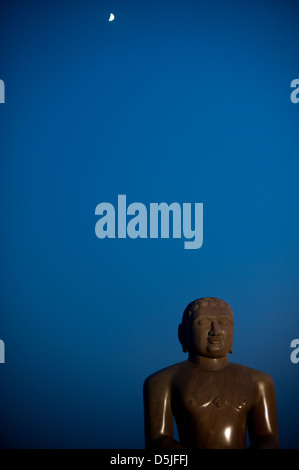 Ahinsa Sthal, a 14 ft tall statua di Lord Mahavira, New Delhi, India. Foto Stock