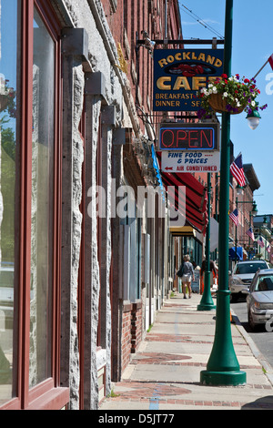 Rockland Maine, Main Street, il principale quartiere degli affari di questa piccola Nuova Inghilterra città portuale. Foto Stock