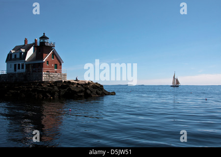 Rockland Breakwater Light House, 1902 ,alla fine di un 7/8 di miglio lungo frangiflutti attraverso Rockland porto dalla Jameson punto. Maine Foto Stock